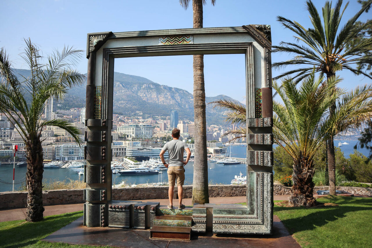 Frame sculpture in Monaco