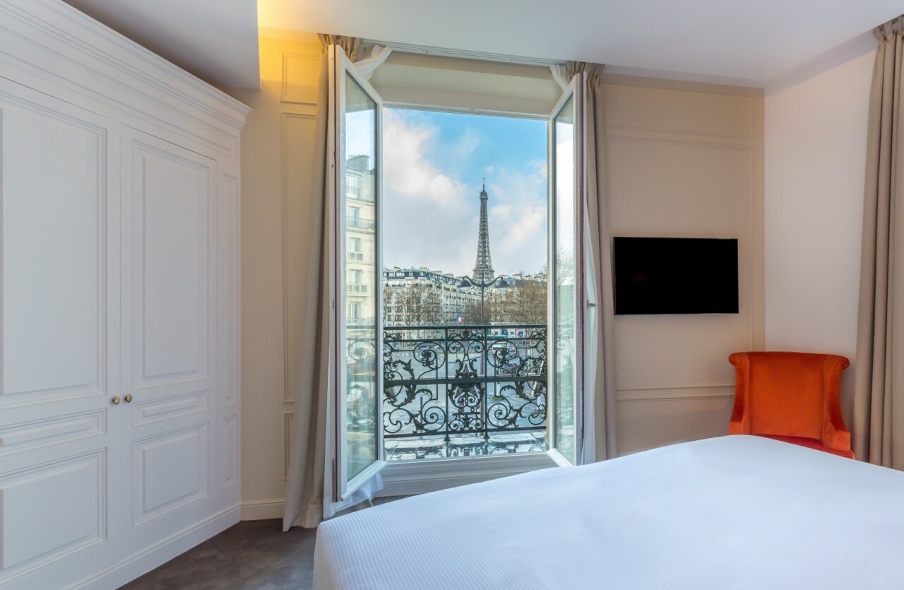 Hotel La Comtesse Eiffel Tower View