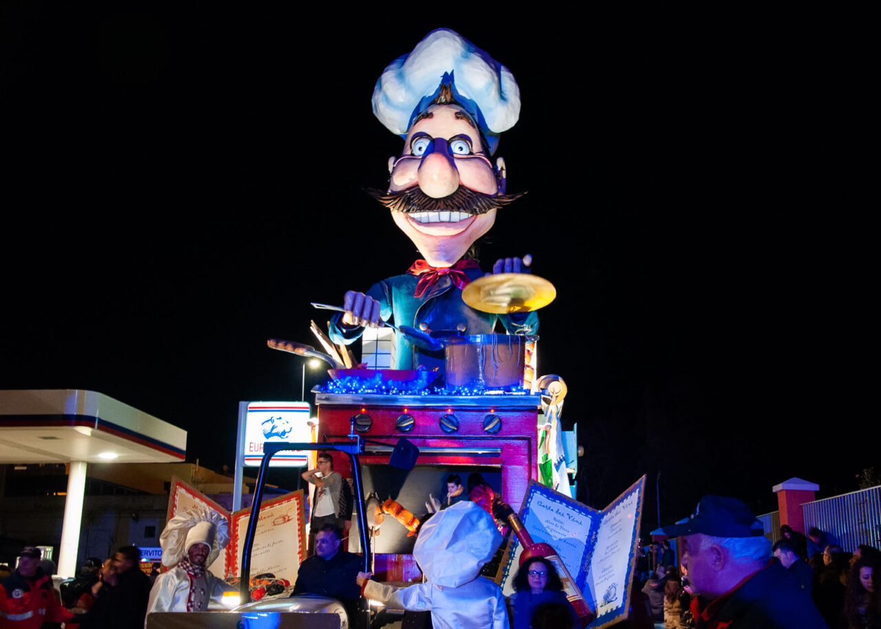 Manfredonia Carnival float