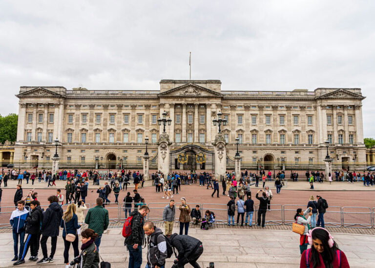 31 Souvenirs From England: What to Buy in England | Pommie Travels