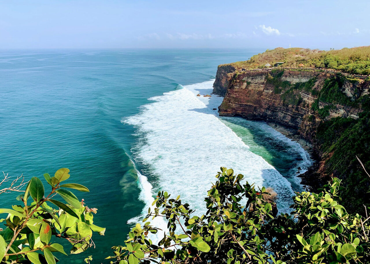 Waves along the shoreline in Uluwatu, Bali