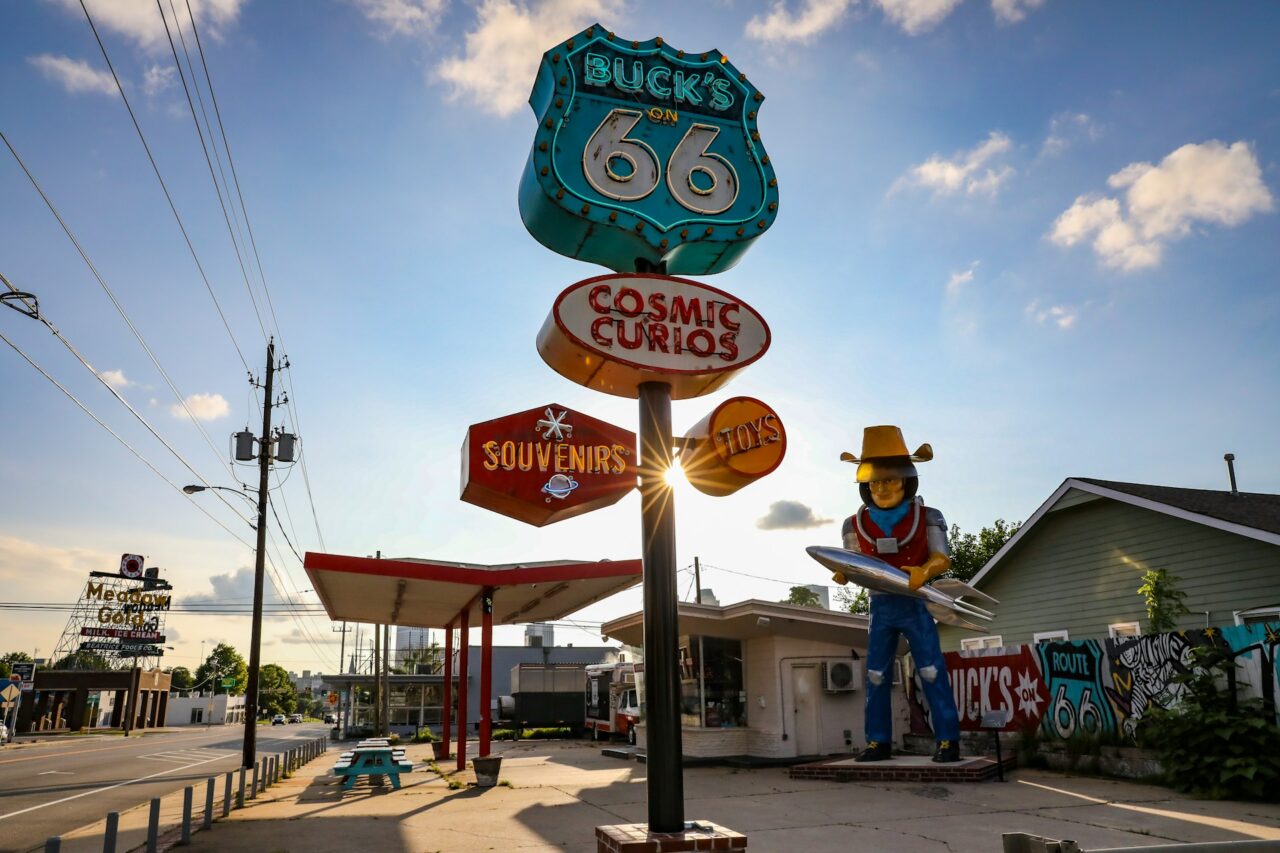 Buck's on 66 sign