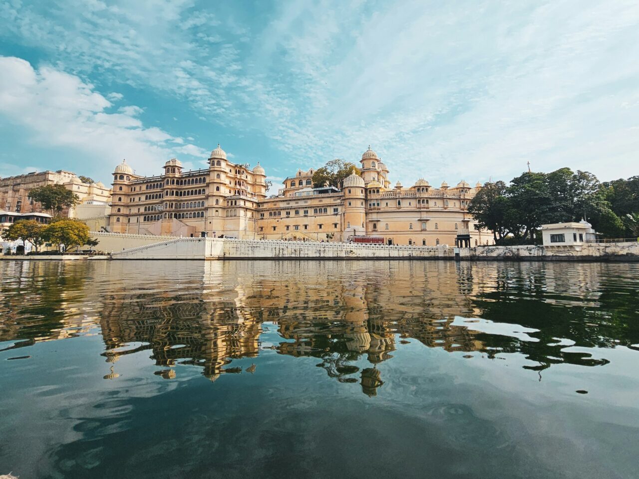 Yellow Palace in Udaipur next to a lake