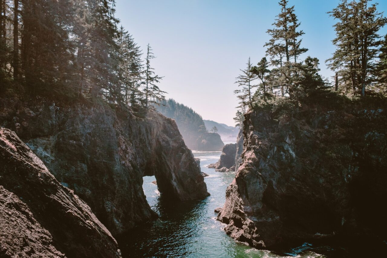 Cliffs and ocean on the Oregon coast