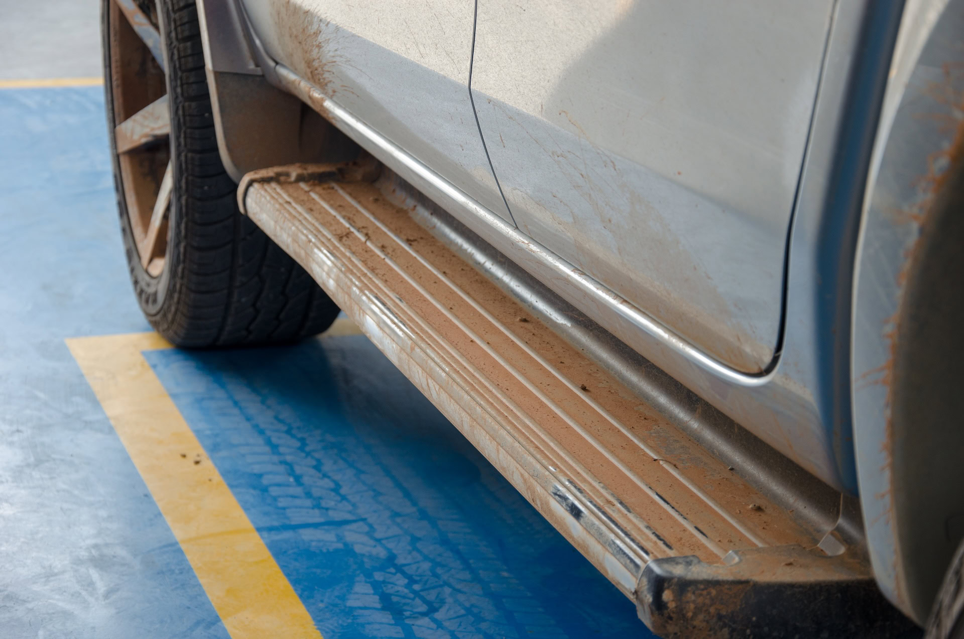 Side Step Installation: What to Expect and What to Consider | Pommie ...