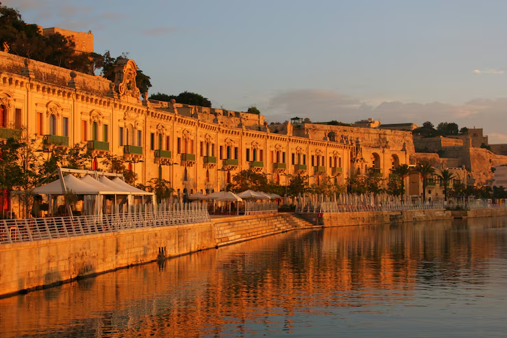 Row of buildings on the water in Rajasthan